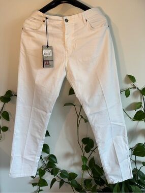 Italian white Straight-Leg Jeans with Tag